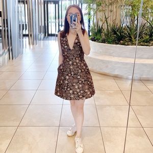 Alice + Olivia low v-neck lantern dress